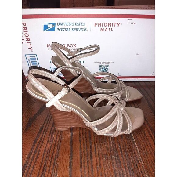 Size 8M RSVP Gold Strappy Sandals Wedge High Heel Dress Shoes Ankle Strap - Picture 2 of 6